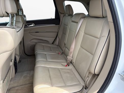 Used 2017 Jeep Grand Cherokee Overland AWD/4WD image 15
