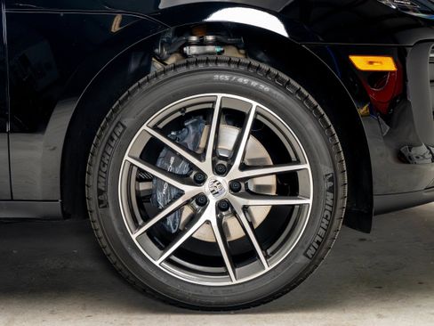New 2026 Porsche Macan AWD/4WD image 18