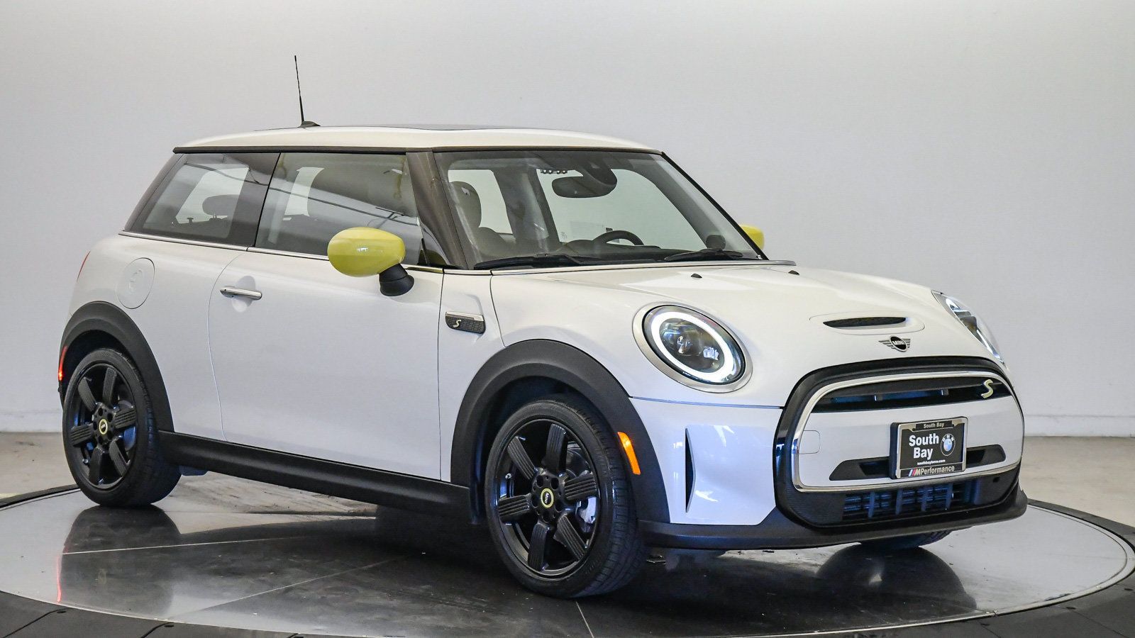 Used 2024 MINI Cooper SE FWD image 6