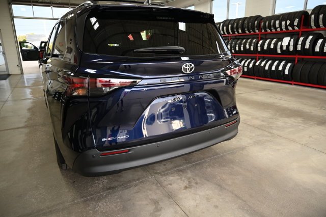 New 2026 Toyota Sienna XLE AWD/4WD image 7