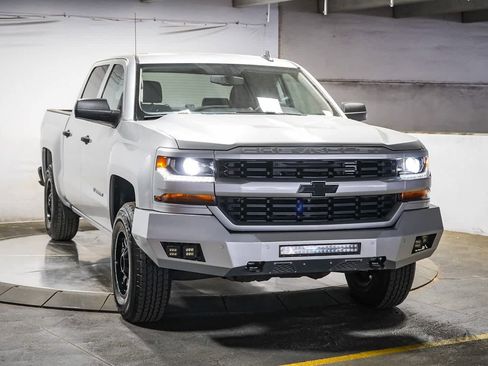 Used 2018 Chevrolet Silverado 1500 Custom w/ Custom Convenience Package image 2