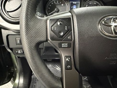 Used 2022 Toyota Tacoma TRD Off-Road image 16