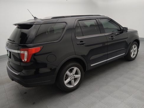 Used 2018 Ford Explorer XLT w/ Equipment Group 201A FWD image 10