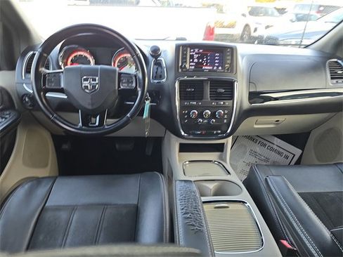 Used 2020 Dodge Grand Caravan SXT image 14