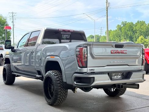 Used 2024 GMC Sierra 2500 AT4 w/ Technology Package AWD/4WD image 5