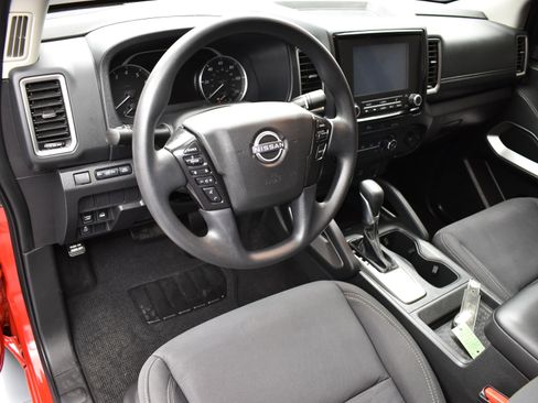Used 2023 Nissan Frontier SV image 21