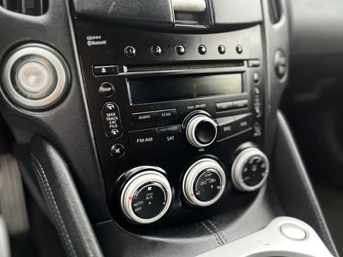 Used 2009 Nissan 370Z Touring w/ Sport Pkg image 16