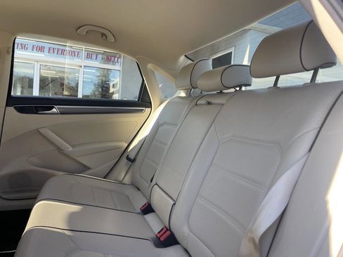 Used 2018 Volkswagen Passat 2.0T R-Line image 20