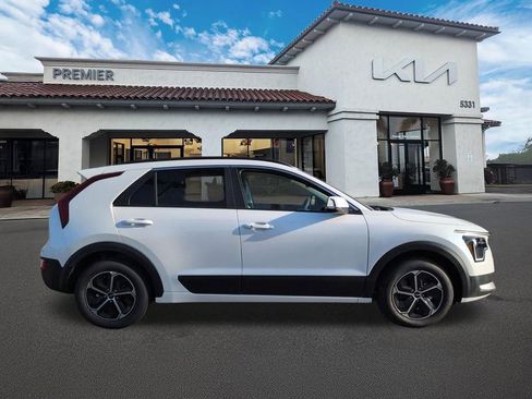 New 2026 Kia Niro EX FWD image 9