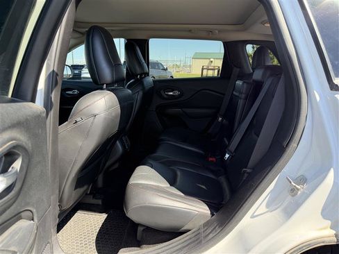 Used 2016 Jeep Cherokee Trailhawk w/ Comfort/Convenience Group AWD/4WD image 14