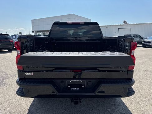 Used 2025 Chevrolet Silverado 1500 Custom Trail Boss w/ LPO, Dark Essentials Package AWD/4WD image 12