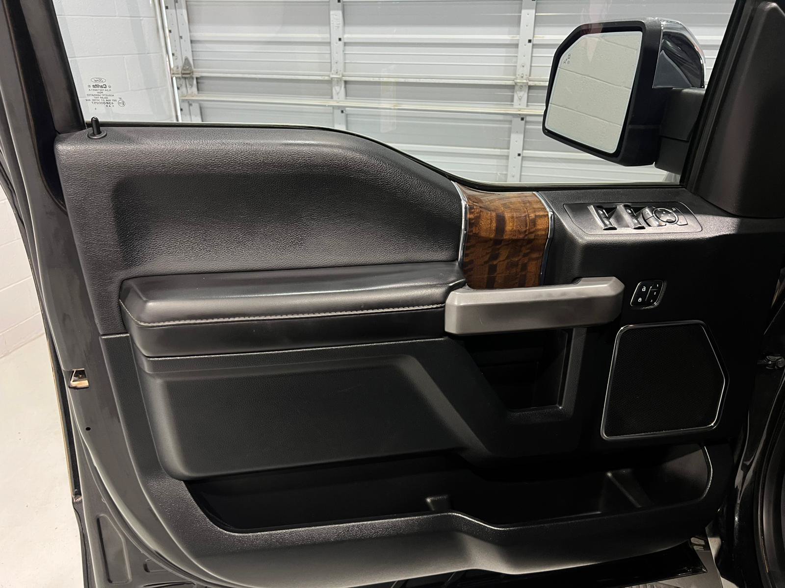 Used 2015 Ford F150 Platinum w/ Equipment Group 701A Luxury AWD/4WD image 11