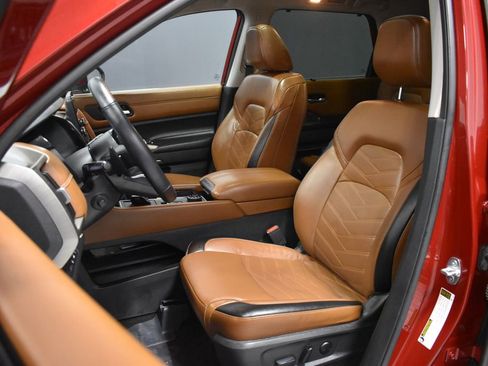 Used 2023 Nissan Pathfinder Platinum image 5