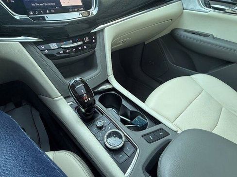 Used 2020 Cadillac XT6 Premium Luxury FWD image 28