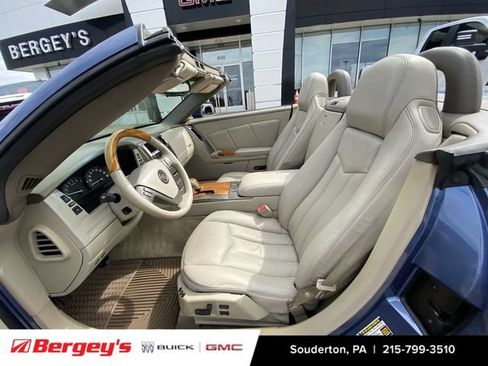Used 2005 Cadillac XLR RWD image 22