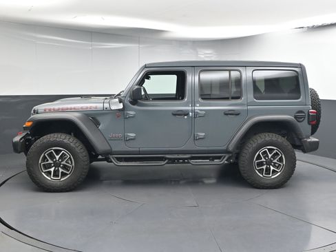 Used 2025 Jeep Wrangler Unlimited Rubicon w/ Convenience Group image 5