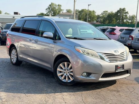Used 2015 Toyota Sienna Limited AWD/4WD image 3