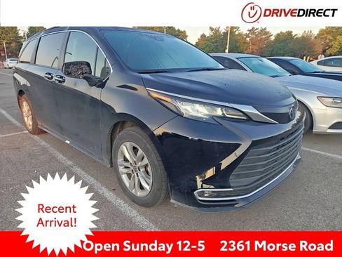 Used 2023 Toyota Sienna XLE w/ XLE Plus Package FWD image 1