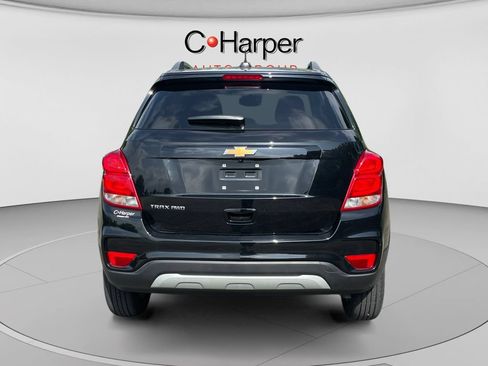 Certified 2022 Chevrolet Trax LT w/ LT Convenience Package AWD/4WD image 4