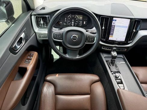 Used 2019 Volvo XC60 T5 Momentum w/ Premium Package FWD image 9