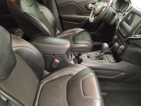 Used 2020 Jeep Cherokee Latitude Plus w/ Comfort/Convenience Group FWD image 21