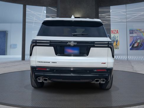 Used 2025 Chevrolet Traverse RS image 5