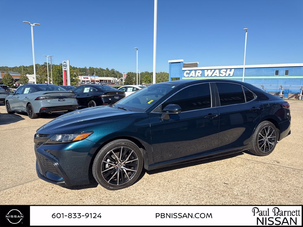 Used 2021 Toyota Camry SE FWD image 2