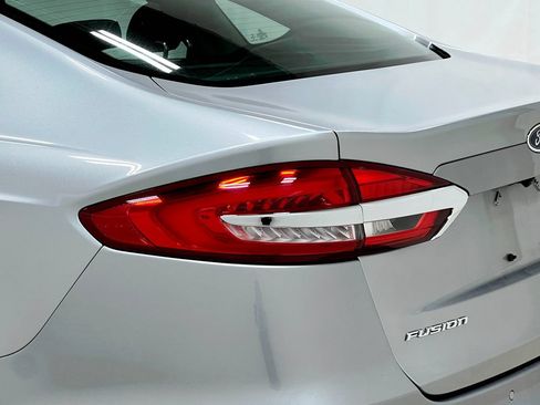 Used 2020 Ford Fusion SE FWD image 36