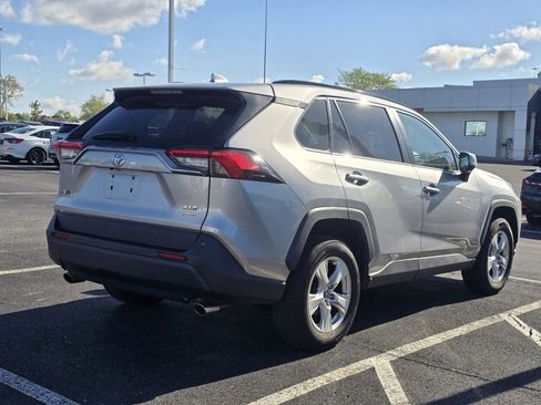 Used 2021 Toyota RAV4 XLE w/ Carpet Mat Package (TMS) image 7