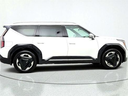 Used 2024 Kia EV9 Land AWD/4WD image 4
