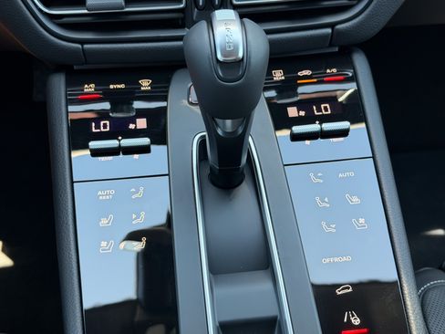 New 2026 Porsche Macan AWD/4WD image 31