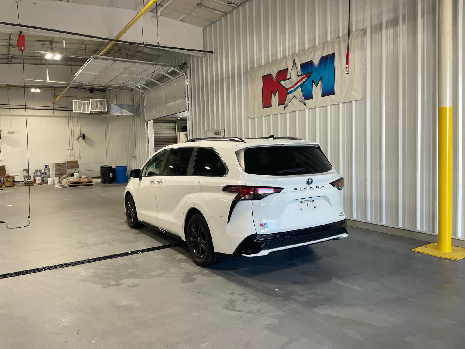 Used 2024 Toyota Sienna XSE w/ XSE Plus Package AWD/4WD image 4