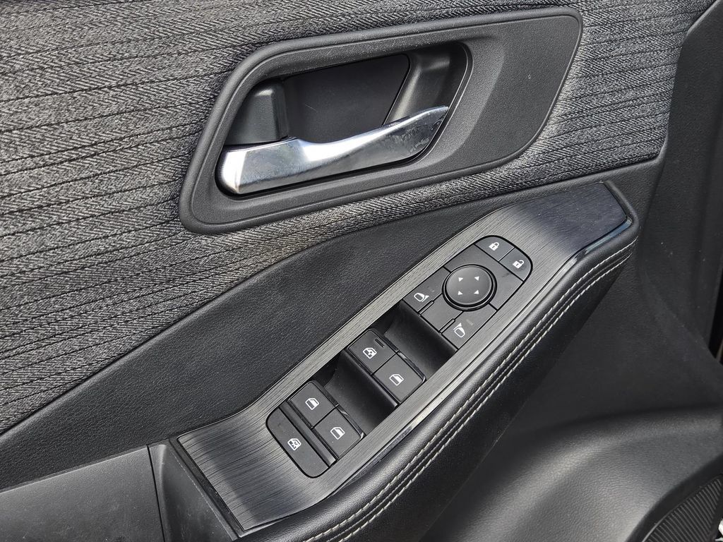 Used 2023 Nissan Rogue SV FWD image 28