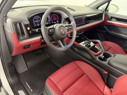 Used 2026 Porsche Cayenne image 4