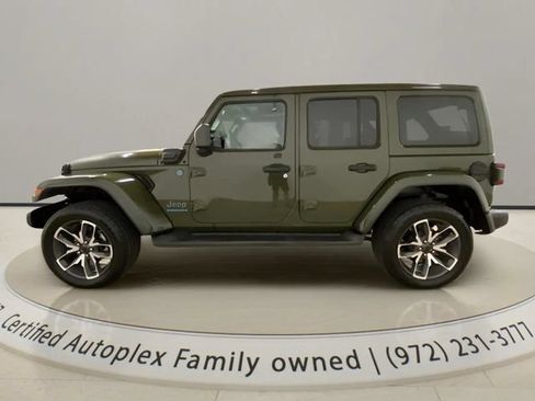 Used 2024 Jeep Wrangler Unlimited w/ Convenience Group AWD/4WD image 2