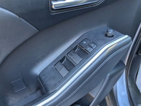 Used 2022 Toyota Highlander XLE image 10