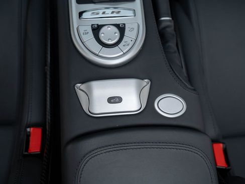 Used 2008 Mercedes-Benz SLR image 22