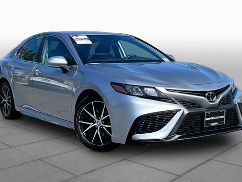 Used 2023 Toyota Camry SE FWD image 2
