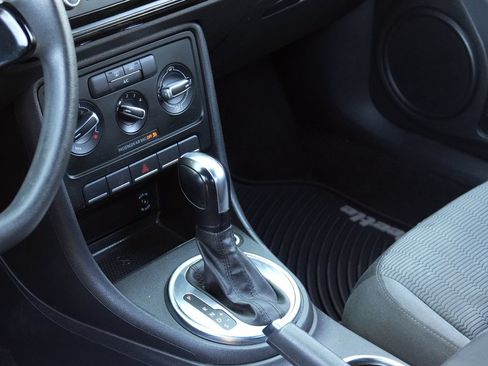 Used 2013 Volkswagen Beetle 2.5 FWD image 9