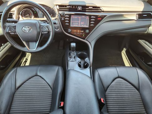 Used 2019 Toyota Camry SE w/ Convenience Package FWD image 8