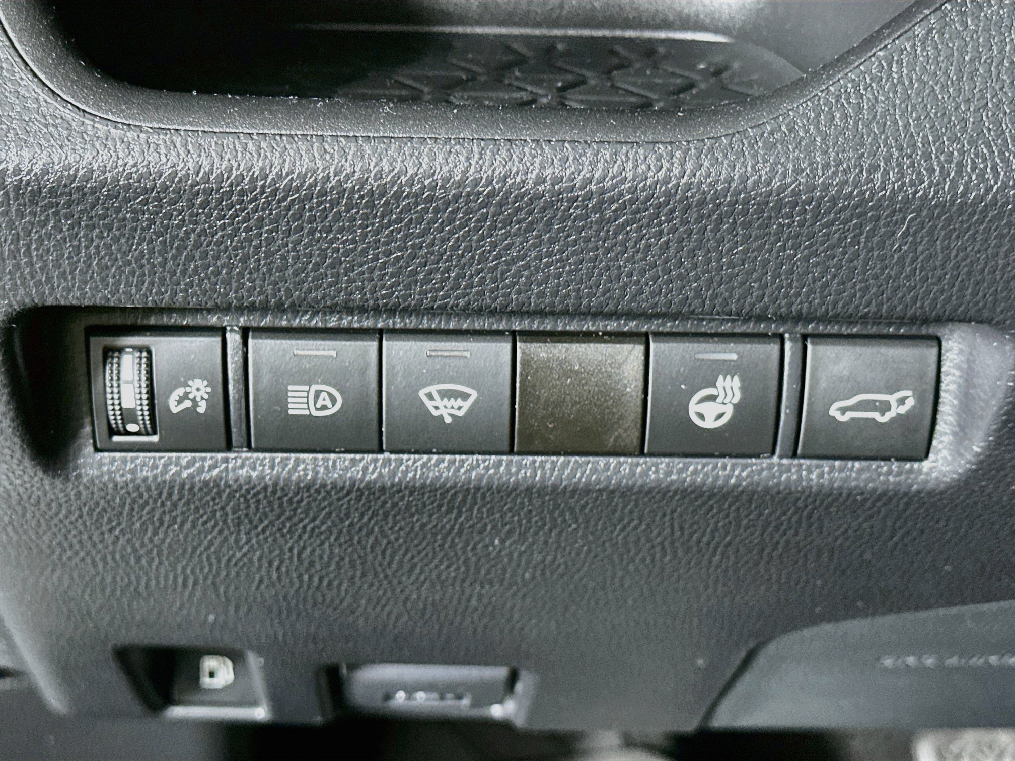Used 2021 Toyota RAV4 XLE Premium AWD/4WD image 17