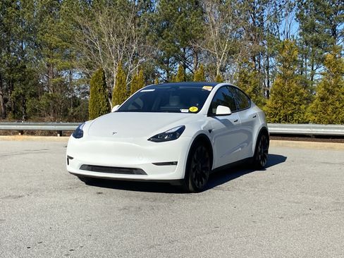Used 2023 Tesla Model Y Long Range image 13