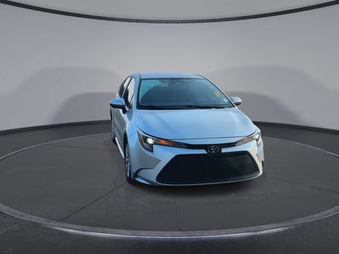 Used 2024 Toyota Corolla LE FWD image 3