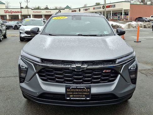 Used 2024 Chevrolet Trax RS w/ Driver Confidence Package image 2