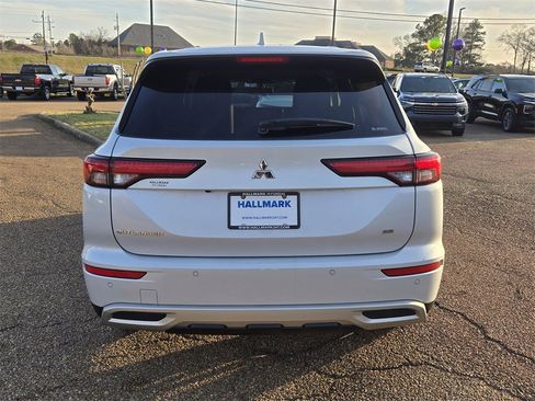Used 2024 Mitsubishi Outlander SE image 27