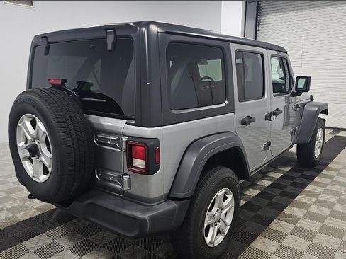 Used 2018 Jeep Wrangler Unlimited Sport S AWD/4WD image 5