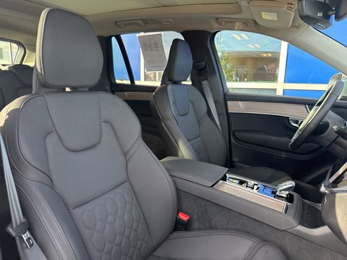 Used 2025 Volvo XC90 B6 Plus image 16