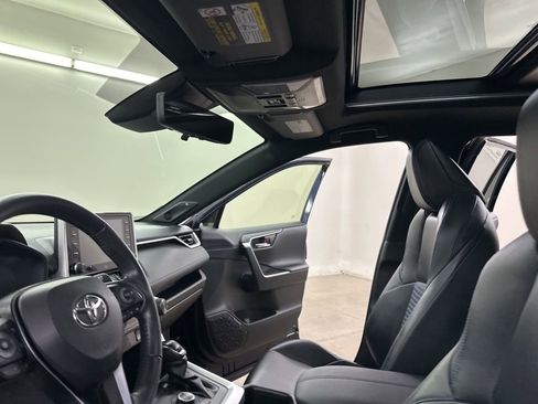 Used 2020 Toyota RAV4 XSE image 32