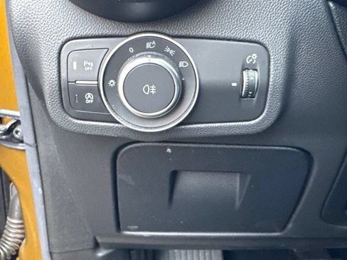 Used 2023 Alfa Romeo Stelvio Veloce AWD/4WD image 40