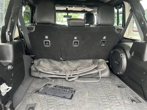 Used 2021 Jeep Wrangler Unlimited Rubicon AWD/4WD image 27